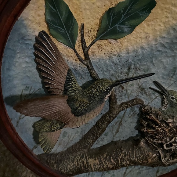 Second Nature Design Wildlife Collectibles Signed Hummingbird 3D Wall Plate 8.5” - Picture 9 of 12